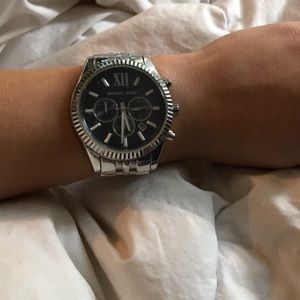 Michael kors watch (unisex )  like new.